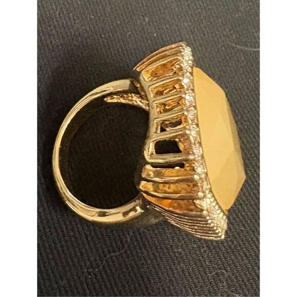 Pretty Fashion Ring - Picture 2 of 4